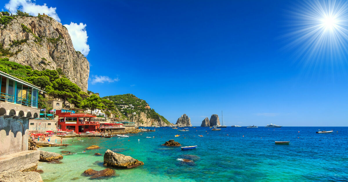 L’Isola di Capri vuole un’estate in tutta sicurezza per gli abitanti e gli ospiti. Il problema della riapertura in tutta sicurezza della stagione turistica accomuna tutto lo Stivale però è particolarmente sentito sulle isole sia grandi che piccole.